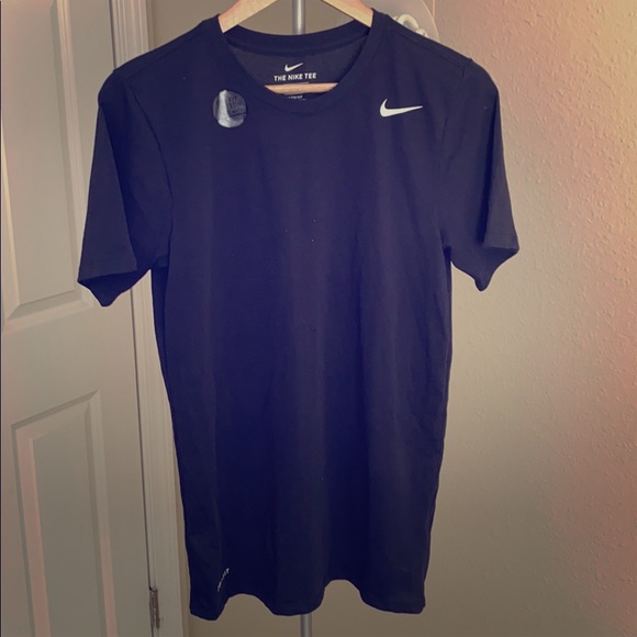 Nike Black Tee - Picture 1 of 2